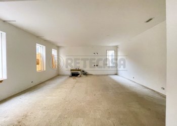 Negozio - Locale Commerciale Riviera dei Ponti Romani 13, Padova - foto 11