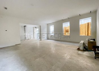 Negozio - Locale Commerciale Riviera dei Ponti Romani 13, Padova - foto 14