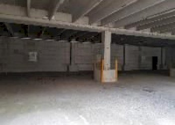 Capannone interni - Locale Commerciale via Lambro 40, Castelmarte - foto 7