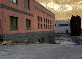 Capannone esterni - Locale Commerciale via Lambro 40, Castelmarte - foto 2