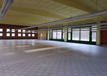 Capannone interni - Locale Commerciale via Lambro 40, Castelmarte - foto 3