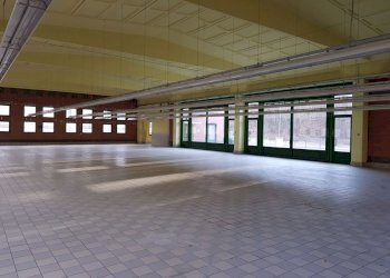 Capannone interni - Locale Commerciale via Lambro 40, Castelmarte - foto 1