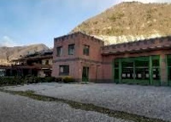 Capannone esterni - Locale Commerciale via Lambro 40, Castelmarte - foto 8