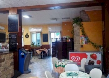 Sala bar - Locale Commerciale via Venezia 9, Brenna - foto 1