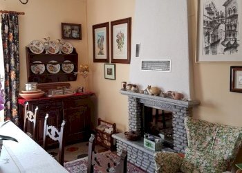 Dettaglio sala da pranzo con camino - Villa via Provinciale 56, Alta Valle Intelvi - foto 6
