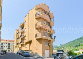 VIA CASTELLI -01.jpg - Trilocale Via Castelli 22A, Finale Ligure - foto 24