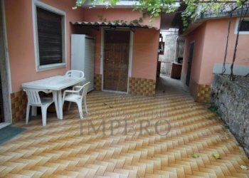 terrazzo con accesso dell\'immobile - Porzione di casa Via Peglia 30, Ventimiglia - foto 1