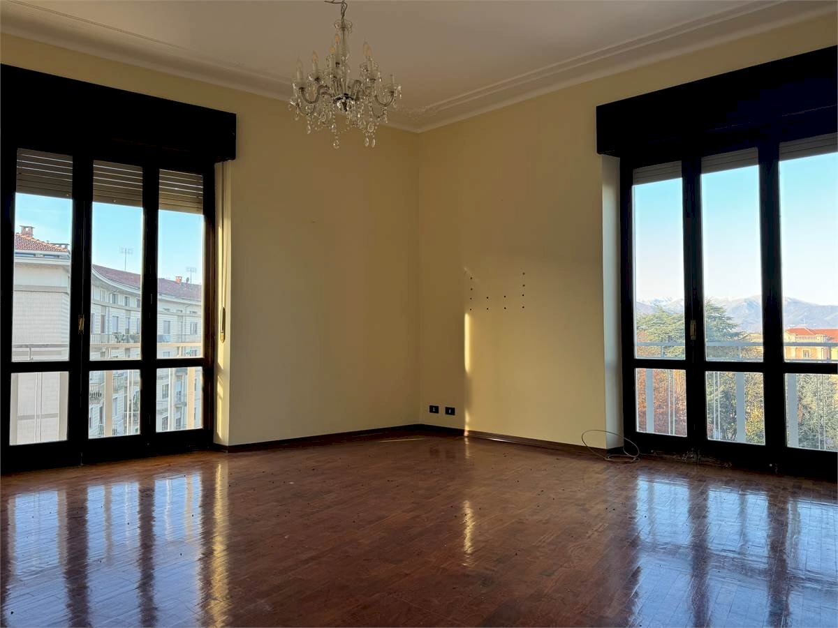 Ufficio Piazzale della Libertà, Cuneo (zona Cuneo Nuova) - foto 1