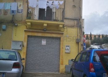 IMG_20230125_130254 (768x1024).jpg - Locale Commerciale VIA SALVATI 41, Caltanissetta - foto 1
