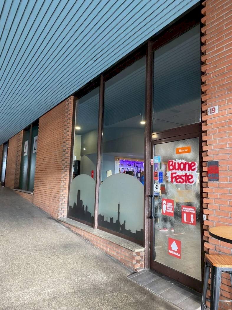 Negozio via Pietro Chiesa, 7, Genova (zona Sampierdarena) - foto 3