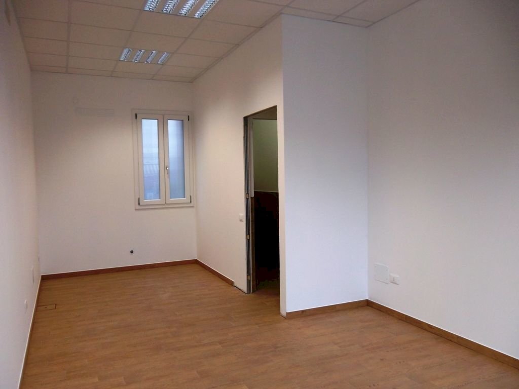interno1.JPG - Locale Commerciale VIA SAVONAROLA 55, Rovigo - foto 1