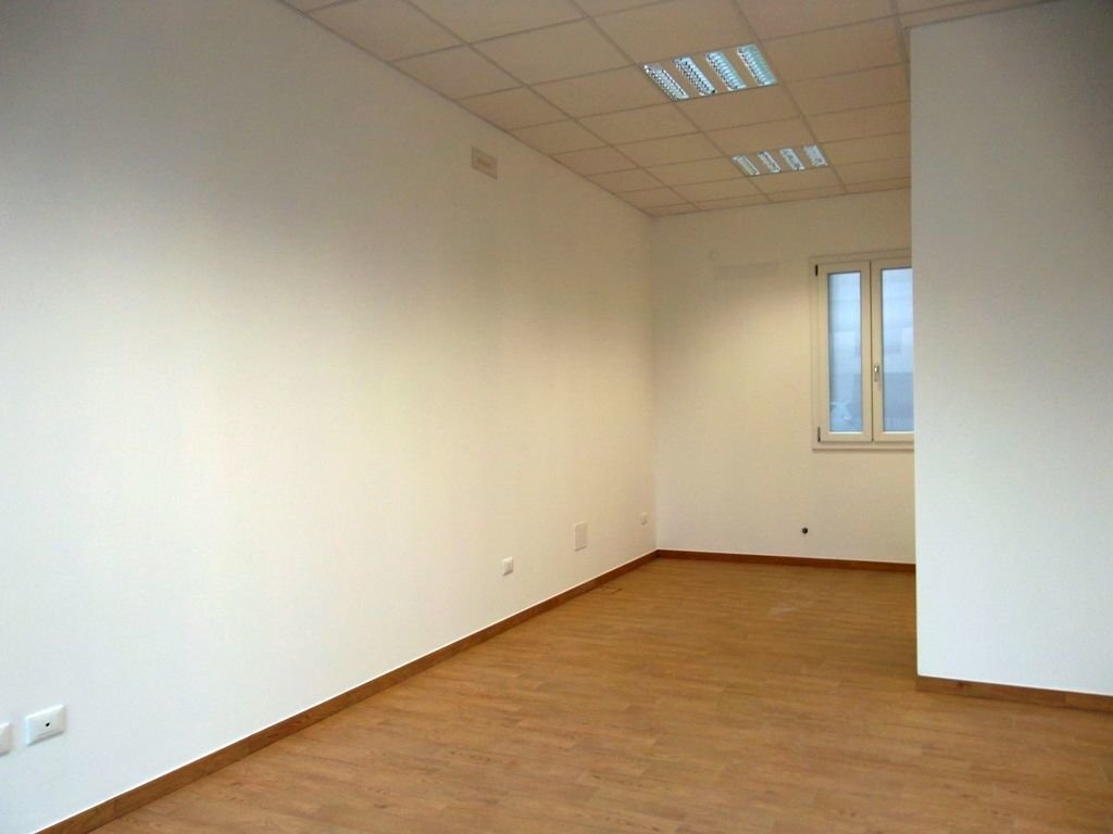 interno2.JPG - Locale Commerciale VIA SAVONAROLA 55, Rovigo - foto 2