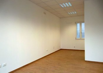 interno2.JPG - Locale Commerciale VIA SAVONAROLA 55, Rovigo - foto 2