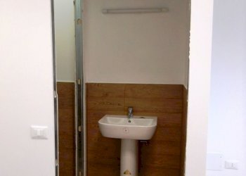 antibagno.JPG - Locale Commerciale VIA SAVONAROLA 55, Rovigo - foto 4
