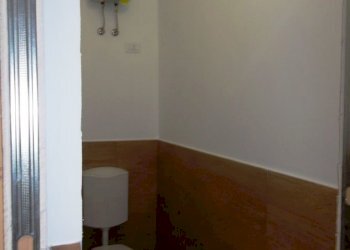 servizio.JPG - Locale Commerciale VIA SAVONAROLA 55, Rovigo - foto 5