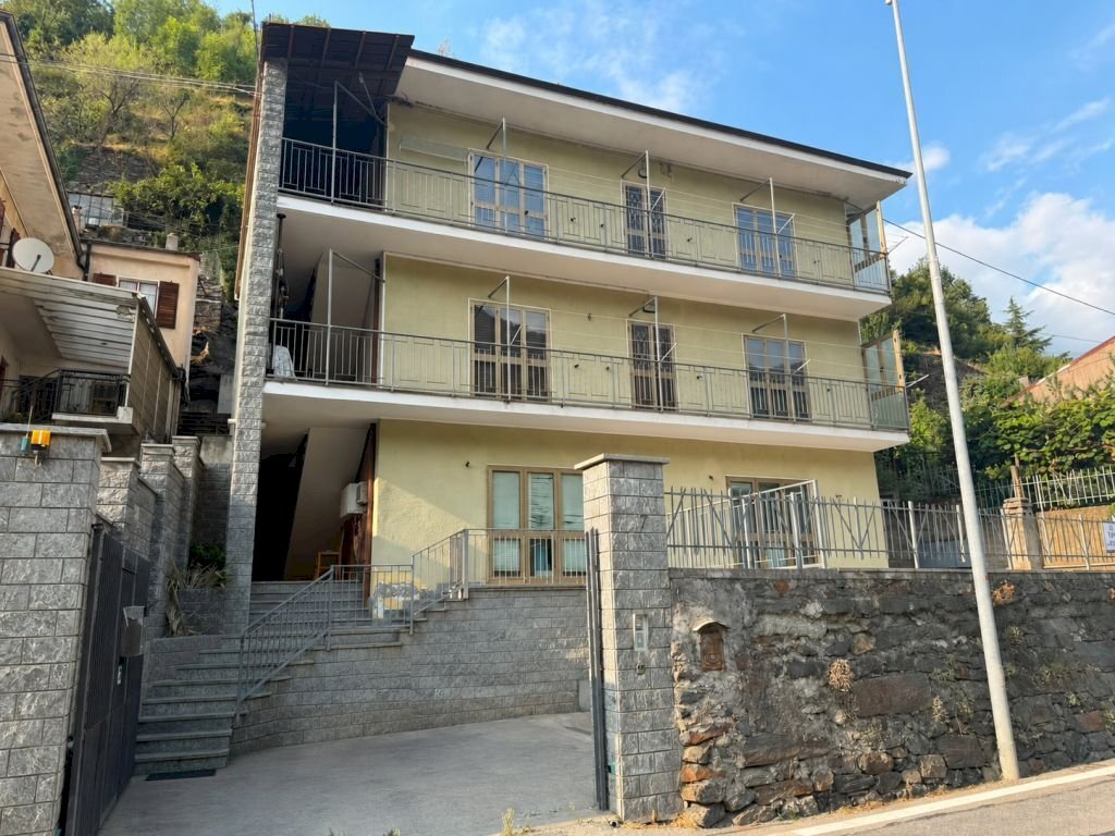 Facciata - Villa Trifamiliare via Carlo Alberto, 7, Pomaretto - foto 1