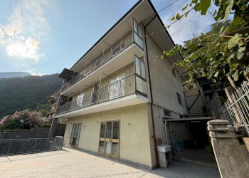 Facciata - Villa Trifamiliare via Carlo Alberto, 7, Pomaretto - foto 2