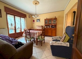 soggiorno p1° - Villa Trifamiliare via Carlo Alberto, 7, Pomaretto - foto 8