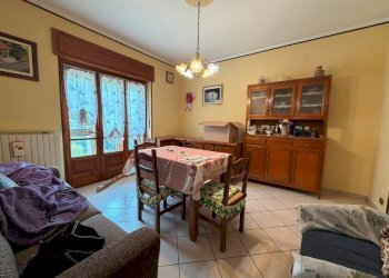 soggiorno p1° - Villa Trifamiliare via Carlo Alberto, 7, Pomaretto - foto 7