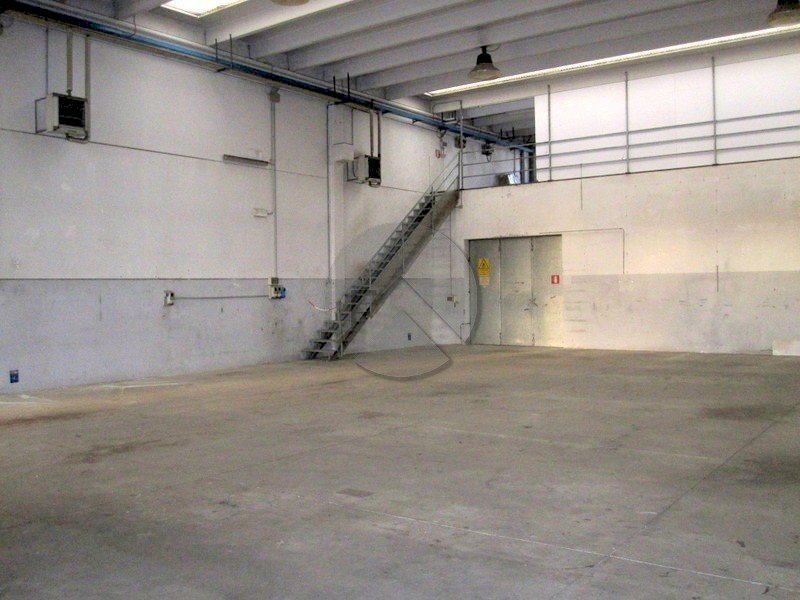 3.jpg - Commercial Premises Via del Marginone, Lucca - photo 3