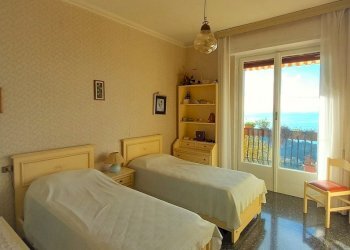 012 - Camera 1 (1).jpg - Appartamento Camogli - foto 11