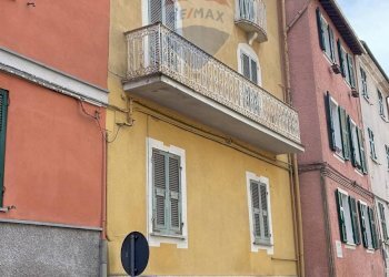 Semi-detached house Altare, SV, Altare - photo 1