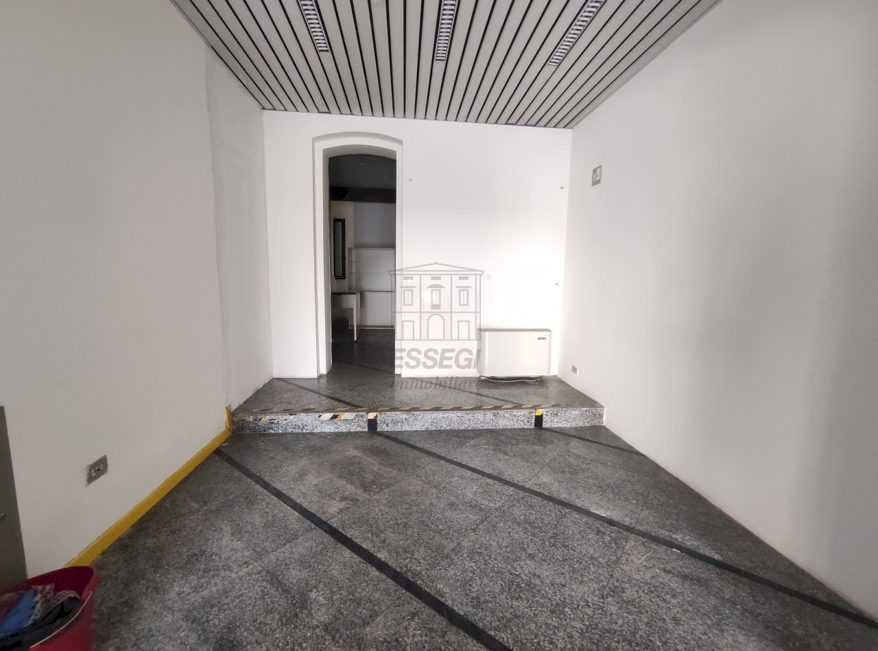 fondo commerciale LC02346 (4).jpg - Locale Commerciale Porcari - foto 3