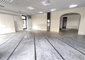 fondo commerciale LC02346 (8).jpg - Commercial Premises Porcari - photo 1