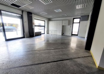 fondo commerciale LC02346 (2).jpg - Commercial Premises Porcari - photo 2