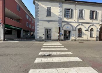 Negozio piazza San Rocco, Fontaneto d'Agogna - foto 1