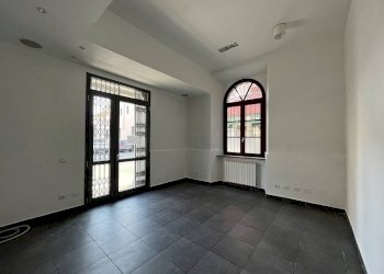 Negozio piazza San Rocco, Fontaneto d'Agogna - foto 3