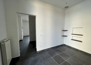 Negozio piazza San Rocco, Fontaneto d'Agogna - foto 7