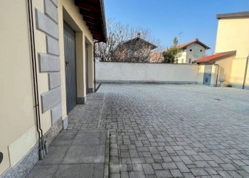 Negozio piazza San Rocco, Fontaneto d'Agogna - foto 11