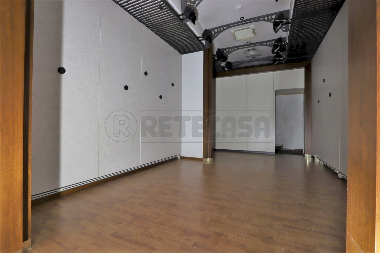 IMG_3867.JPG - Commercial Premises Via Brescia, Torri di Quartesolo - photo 1