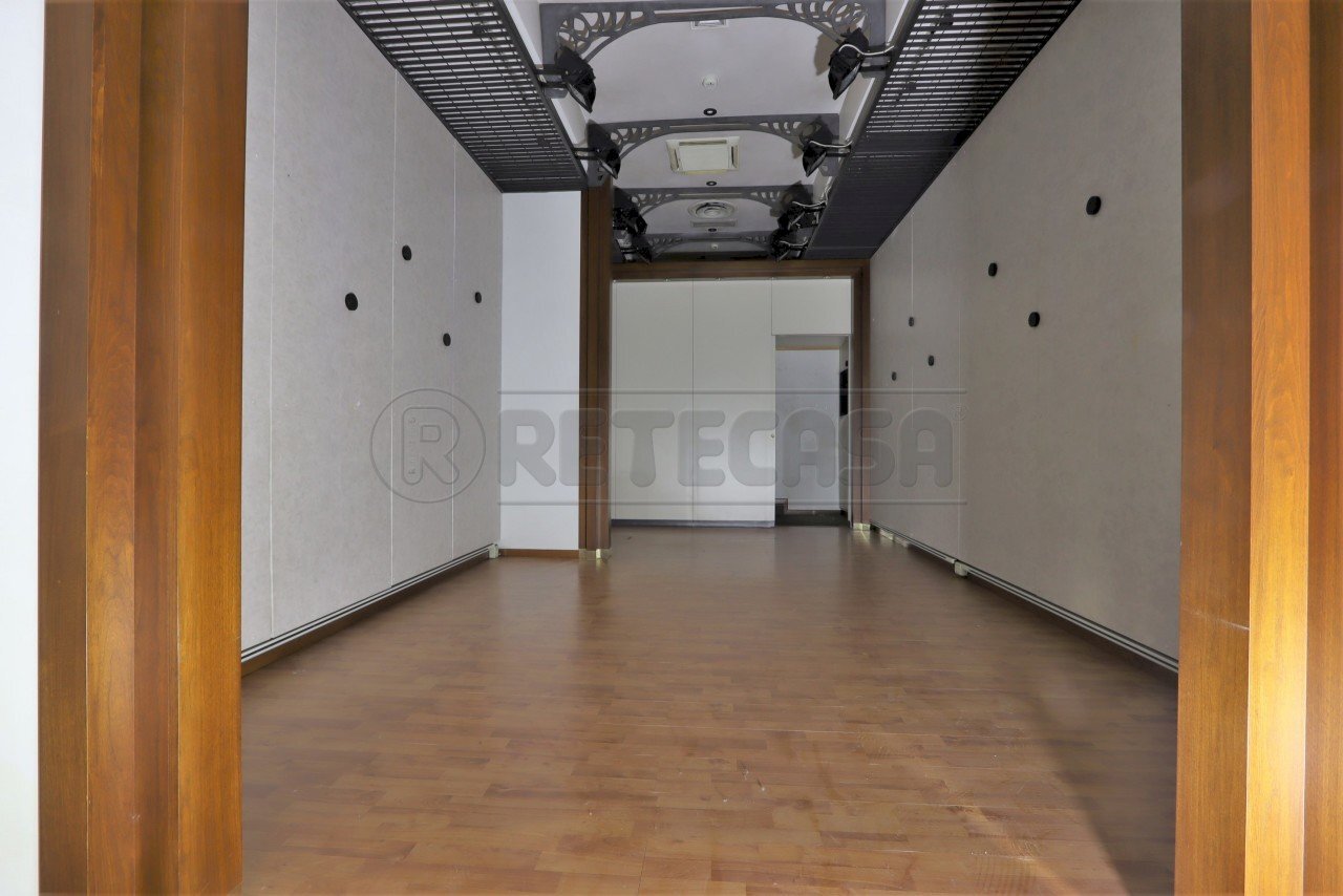 IMG_3868.JPG - Commercial Premises Via Brescia, Torri di Quartesolo - photo 2