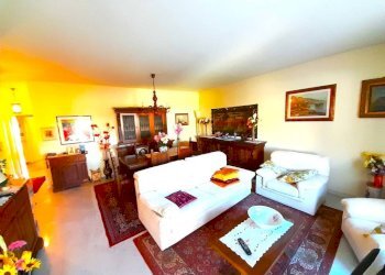 soggiorno - Four-room apartment via 20 Settembre, Empoli - photo 2