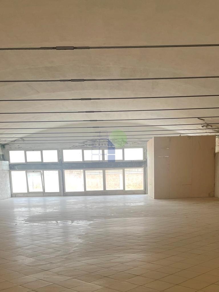 interno locale - Locale Commerciale Via Pian di Rota, Livorno - foto 3