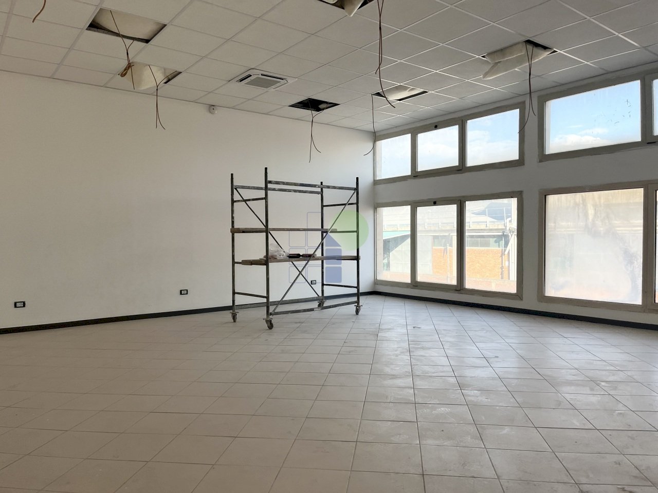 interno locale - Locale Commerciale Via Pian di Rota, Livorno - foto 1