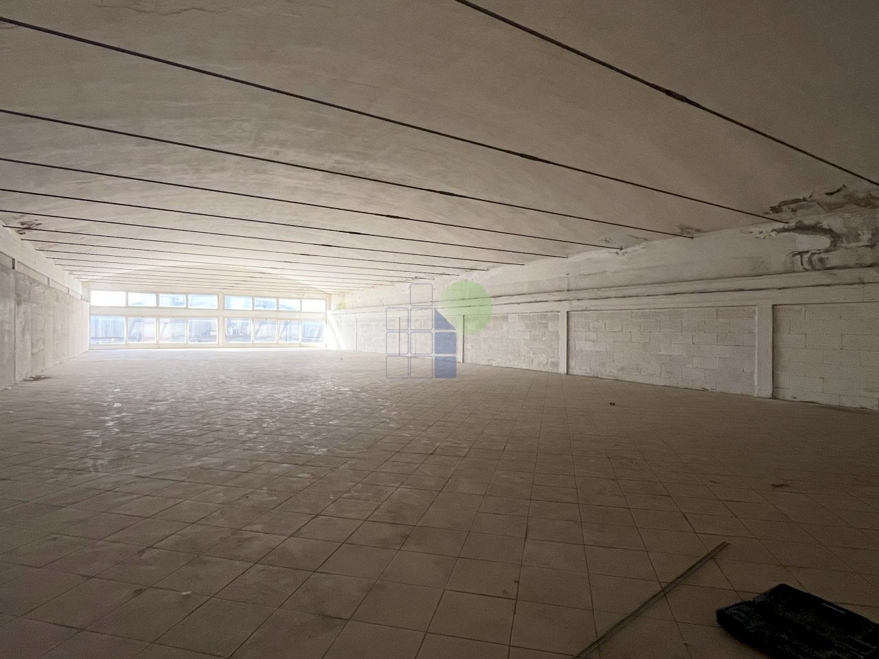 interno locale - Locale Commerciale Via Pian di Rota, Livorno - foto 2