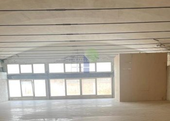 interno locale - Locale Commerciale Via Pian di Rota, Livorno - foto 3