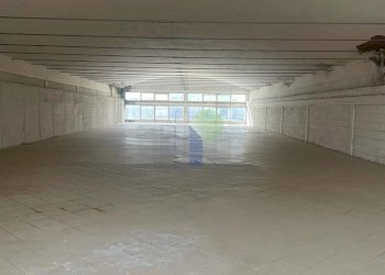 interno locale - Locale Commerciale Via Pian di Rota, Livorno - foto 10