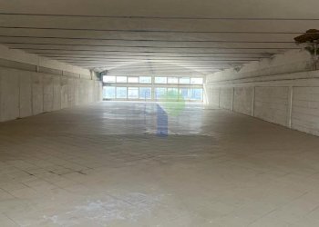 interno locale - Locale Commerciale Via Pian di Rota, Livorno - foto 11