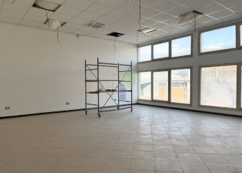 interno locale - Locale Commerciale Via Pian di Rota, Livorno - foto 1