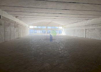 interno locale - Locale Commerciale Via Pian di Rota, Livorno - foto 8