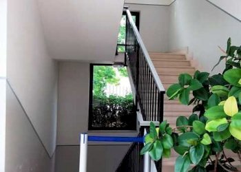 C Scala interna.jpg - Capannone Via Leonardo Da Vinci, San Benedetto del Tronto - foto 13