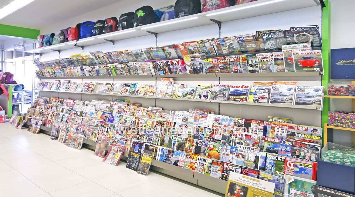 035-Arredo-Parete-Attrezzata-Edicola-Reggio-Emilia - Stationery - Bookshop Via Fillungo, Lucca - photo 1