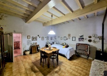 Portion of a house Ravenna - photo 1