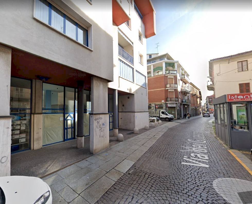 vetrina - Negozio via dei Guasco, 71, Alessandria - foto 2