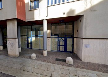 vetrina - Negozio via dei Guasco, 71, Alessandria - foto 1