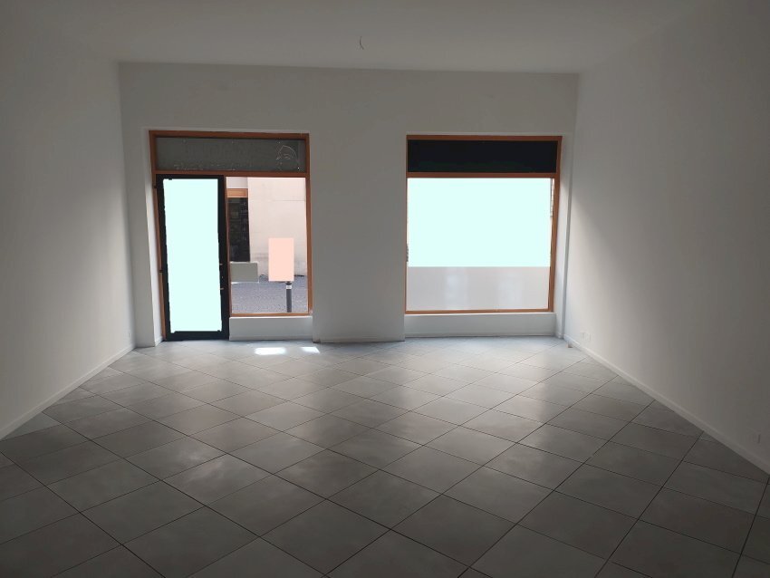 9.jpg - Locale Commerciale C.so D'Augusto 208, Rimini - foto 2